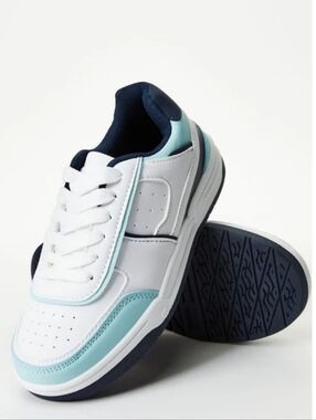 NWOT Fabkids White & Light Blue Low-Top Sneakers, Size T6